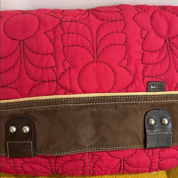 Used once Fossil quilted messenger bag 🍀🍀 - Picture 2 of 8